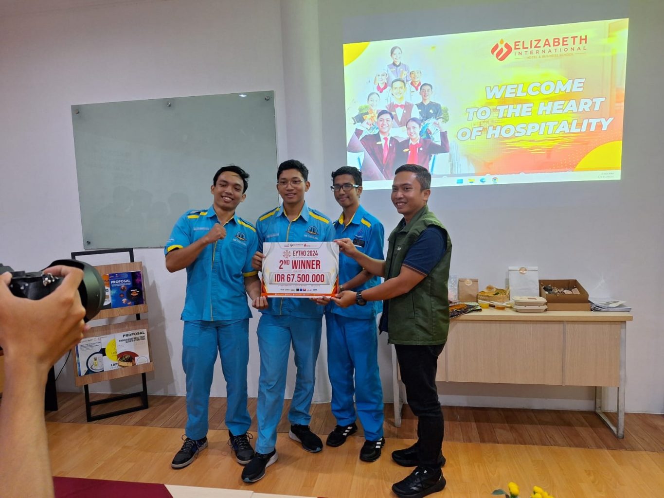 , Tim SMK TI Bali Global Singaraja Raih Juara 2 dalam Lomba Business Plan