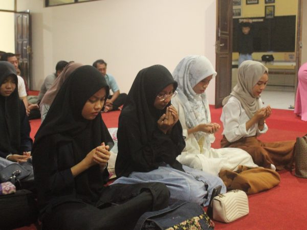 Peringati Ramadhan, Civitas Muslim SMK TI Selenggarakan Buka Puasa Bersama